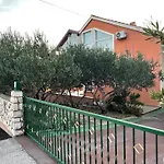 Dom wakacyjny Kuca Za Odmor Alfis - Jezera